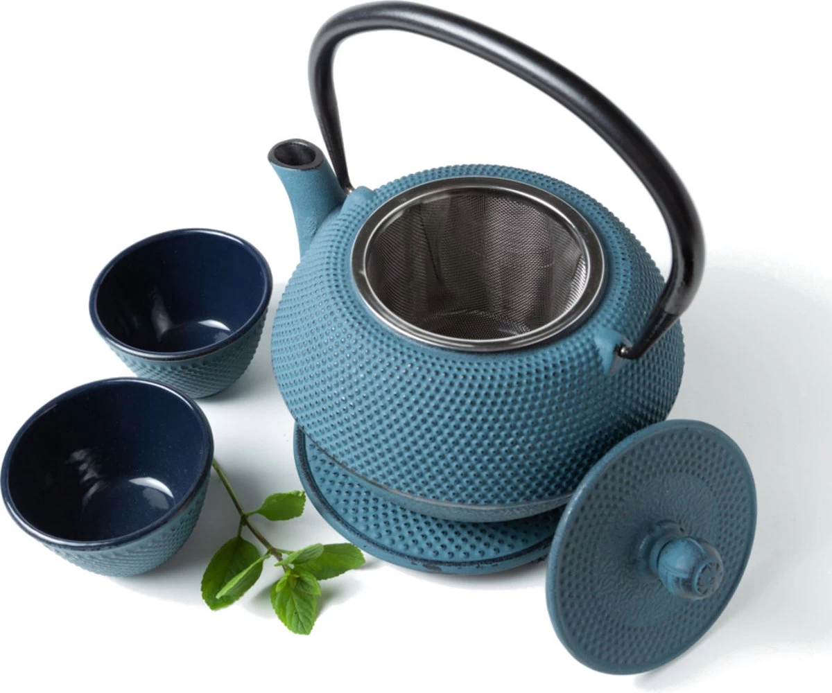Tealøv THEE SET 1,1 LITER GIETIJZER | COMPLETE SET IN GESCHENKDOOS | Gietijzeren Theepot Met Roestvrijstalen Zeef, Gietijzeren Theekopjes En Onderzetter | In Authentiek Japanse Stijl | Arare Blauw - Afbeelding 2