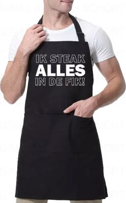 IK STEAK ALLES IN DE FIK! Unisex Schort - Zwart - One Size (volwassenen) - Keuken Schort - Barbeque BBQ Schort - Bedieningsschort - Grappige Teksten - Original Kwoots- Voor Zowel Mannen Als Vrouwen - Verstelbaar - Wasbaar - Cadeau - Apron